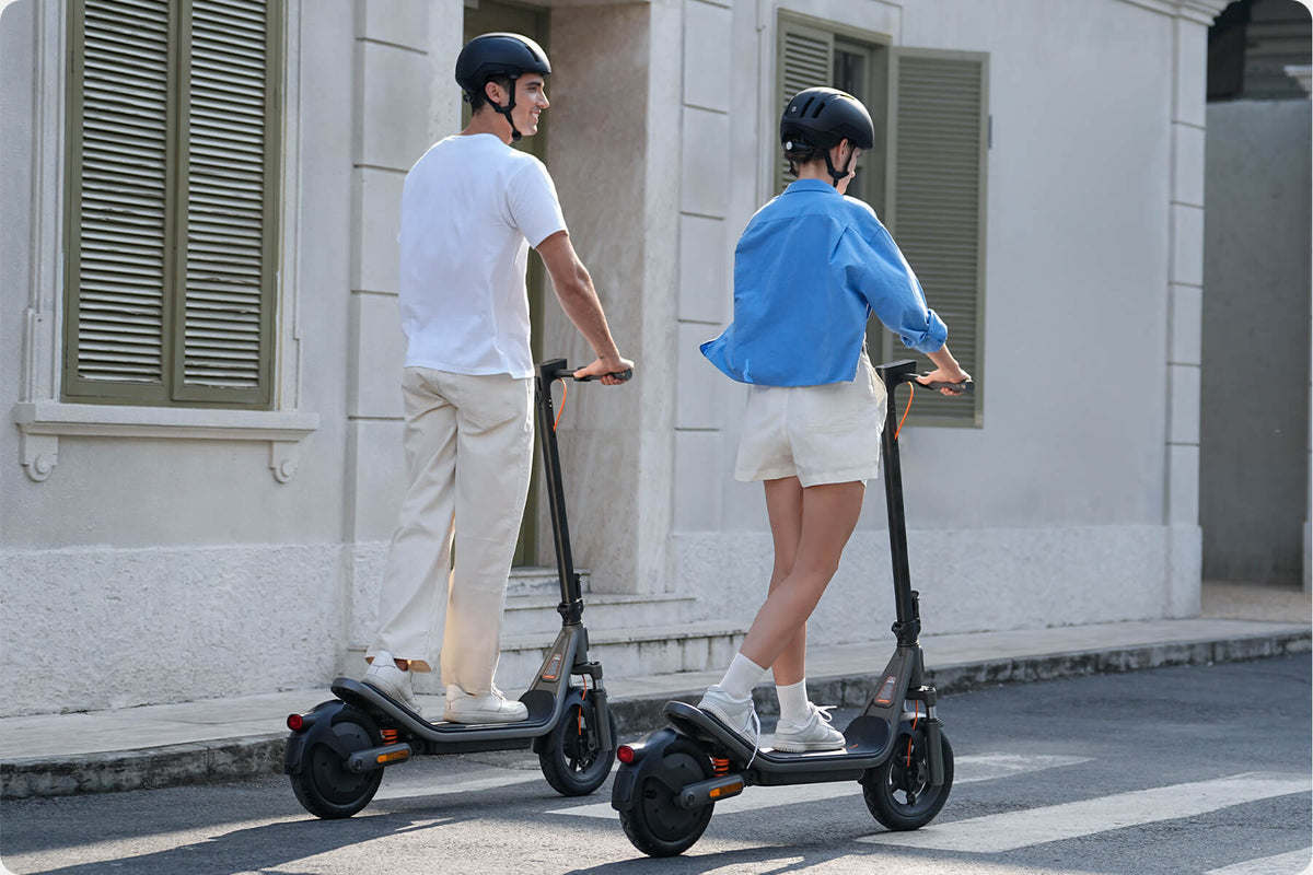 Xiaomi Electric Scooter 6 noire, vue avant sur chemin