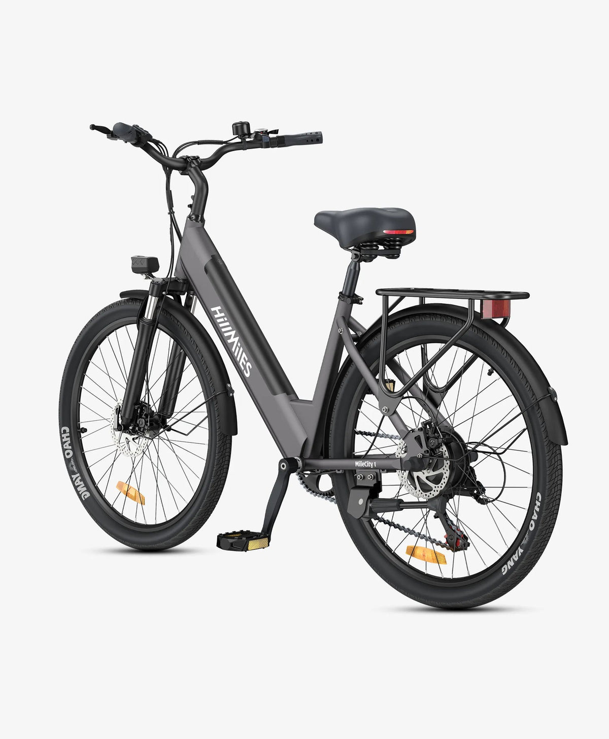 Vélo électrique HillMiles MileCity 1 gris, vue trois-quarts montrant cadre bas, fourche et porte-bagages