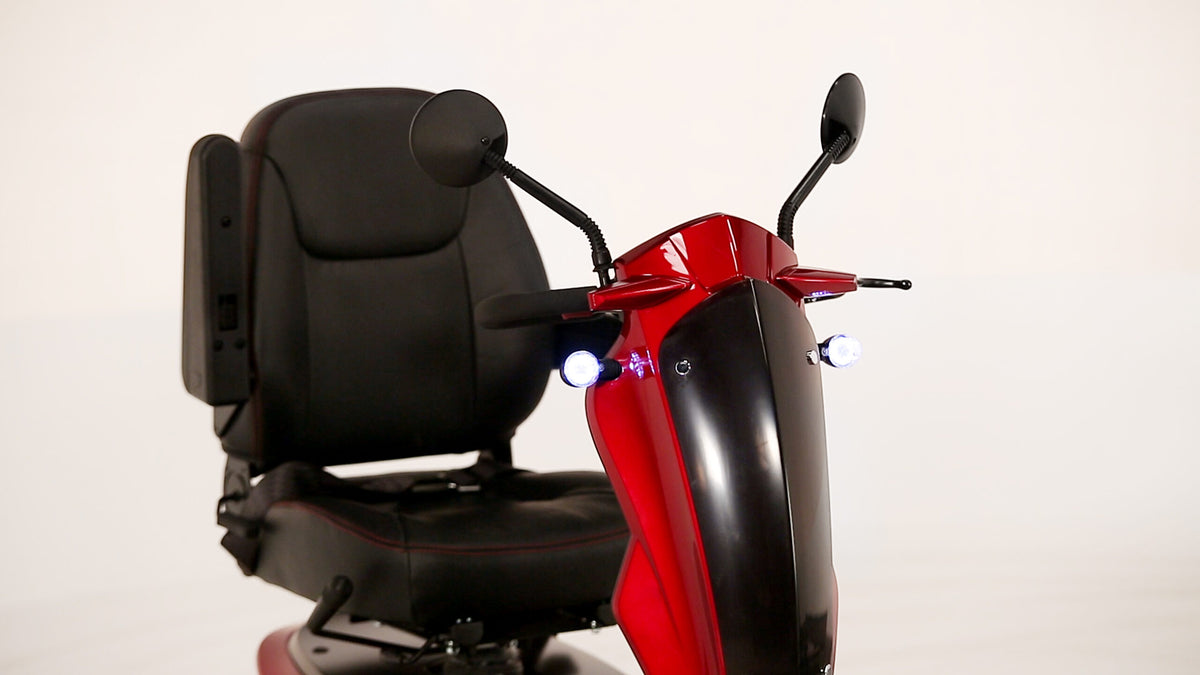 TGA Mobility Vita Lite rouge métallisé, gros plan du guidon et du carénage avant