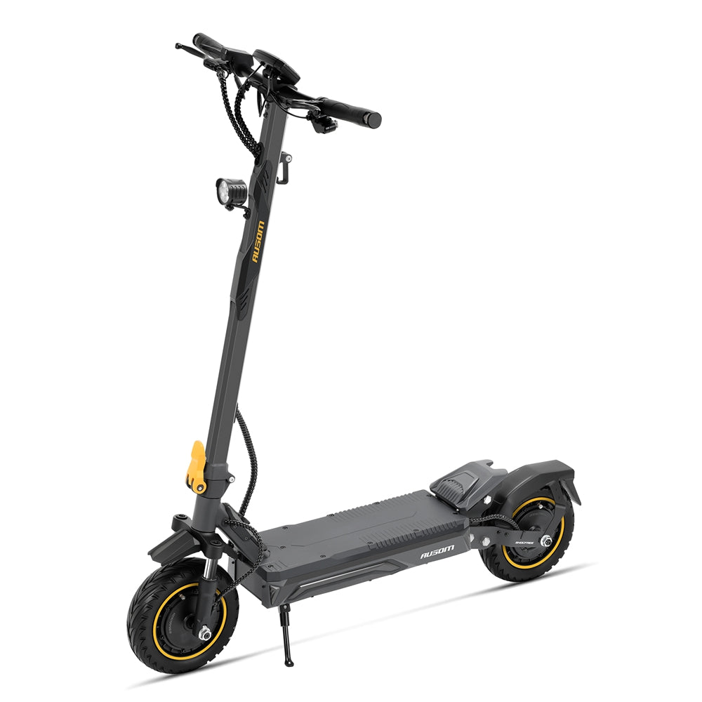 Trottinette électrique Ausom K20 Pro Dual noire vue trois-quarts avant, guidon, phare, plateau et pneus à liseré jaune