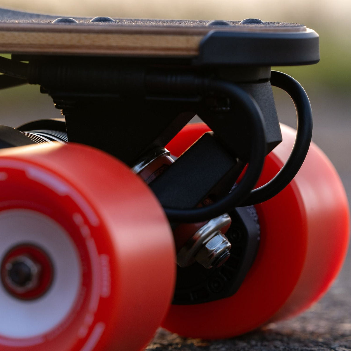 Meepo Go — gros plan du carter avant, de la roue et de la fixation