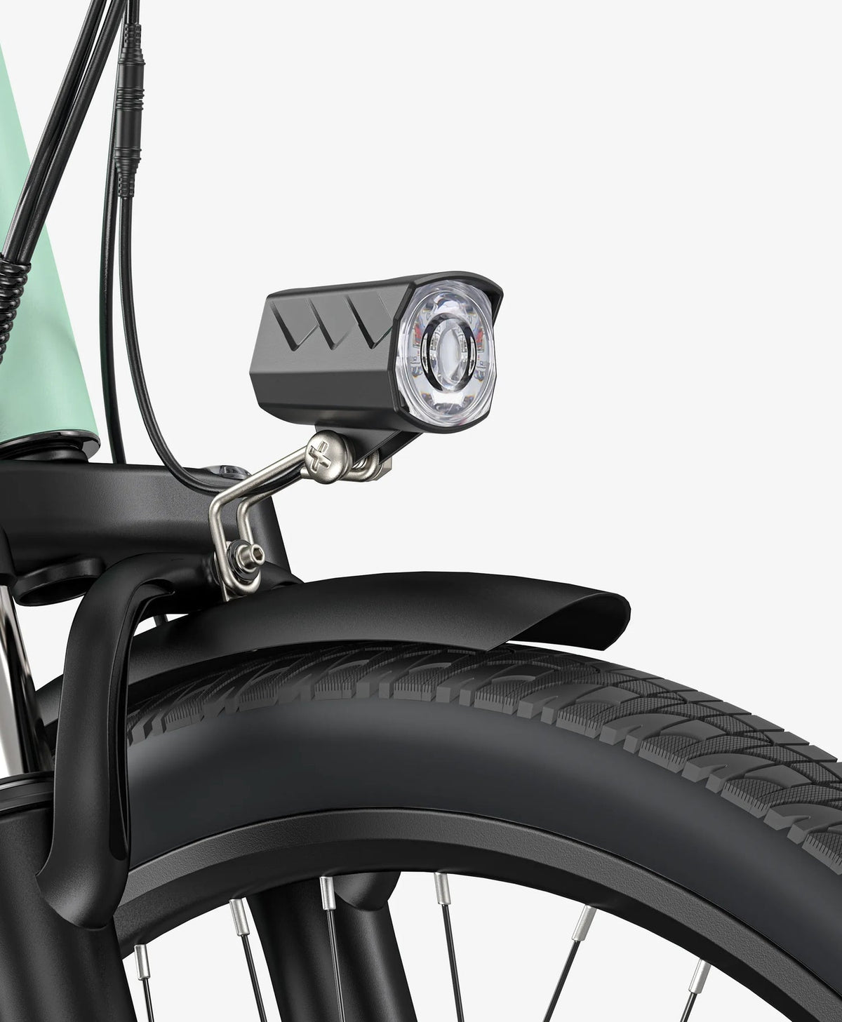 Gros plan du phare LED avant et du garde-boue du vélo électrique HillMiles MileCity 1