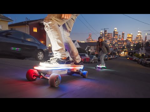 Vidéo officielle Backfire présentant les skateboards électriques Zealot S3 et Zealot X2 avec éclairage LED