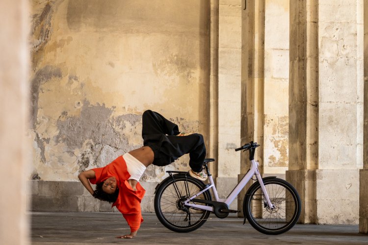 Moustache Lundi 27.1 — Vélo de ville électrique 250W Bosch Active Plus — 80 km autonomie