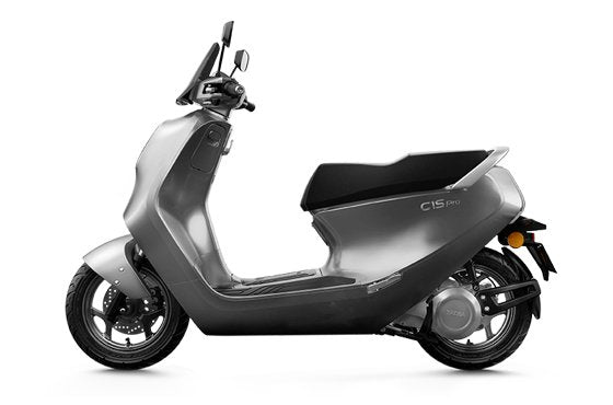 Yadea C1S Pro argenté, vue latérale gauche